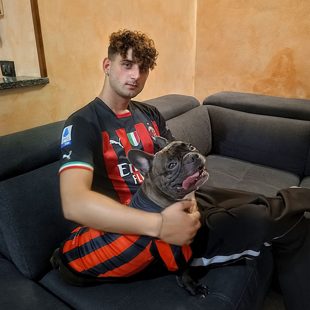 Maglietta rossonera personalizzata da calcio - con maniche - per cani da 2 a 40kg